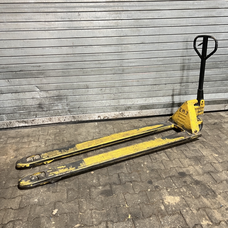 used Machines available immediately Other materials handling CROWN Gabelhubwagen 2000mm