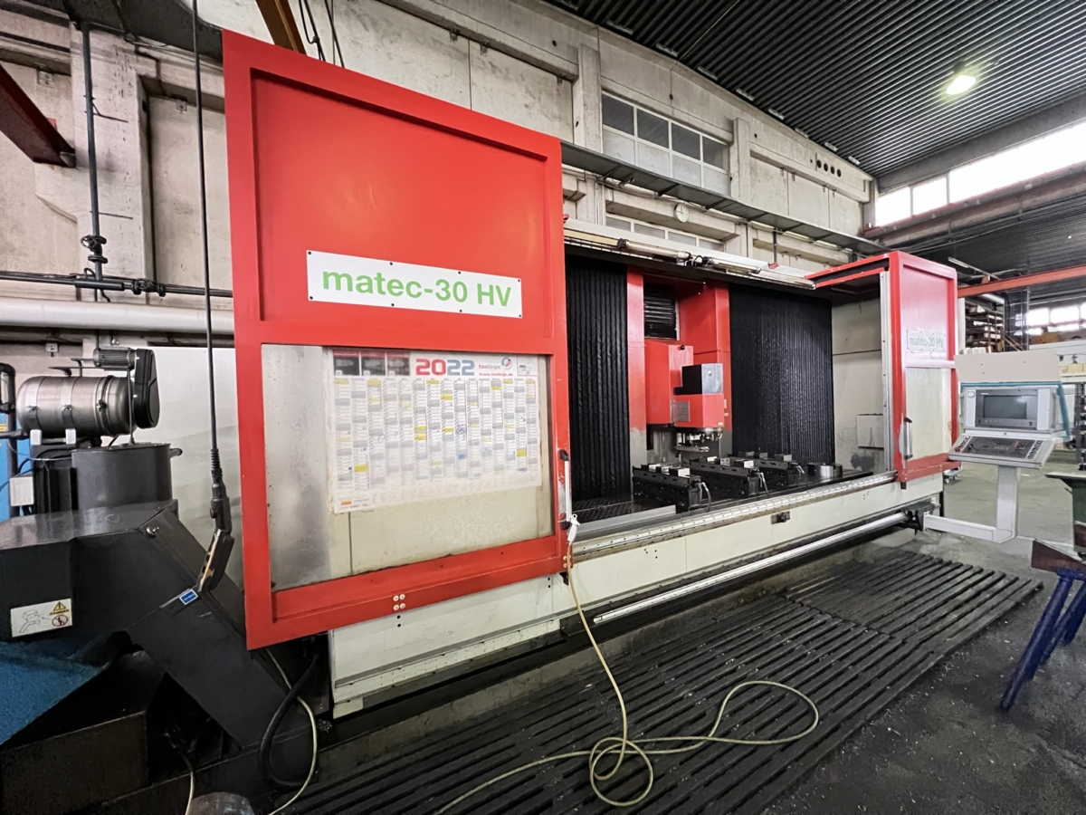 gebrauchte Metallbearbeitungsmaschinen Bearbeitungszentrum - Universal Matec 30 HV