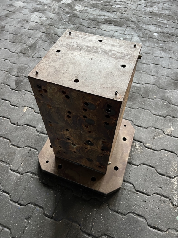 Cube de serrage d'occasion UNBEKANNT Aufspannturm 500x500x680