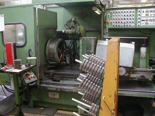 used Metal Processing Internal Grinding Machine VOUMARD 404 N2 X2 / 700