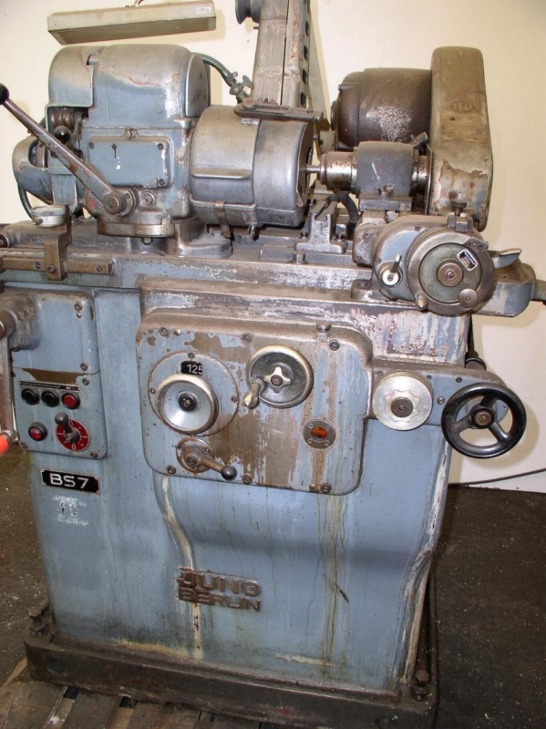 gebrauchte Metallbearbeitungsmaschinen Rundschleifmaschine JUNG BS 7