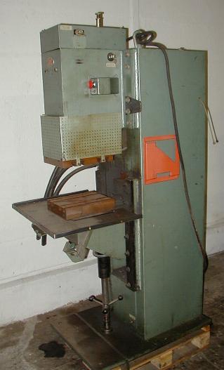 gebrauchte Metallbearbeitungsmaschinen Schweißanlage ARO 606 A