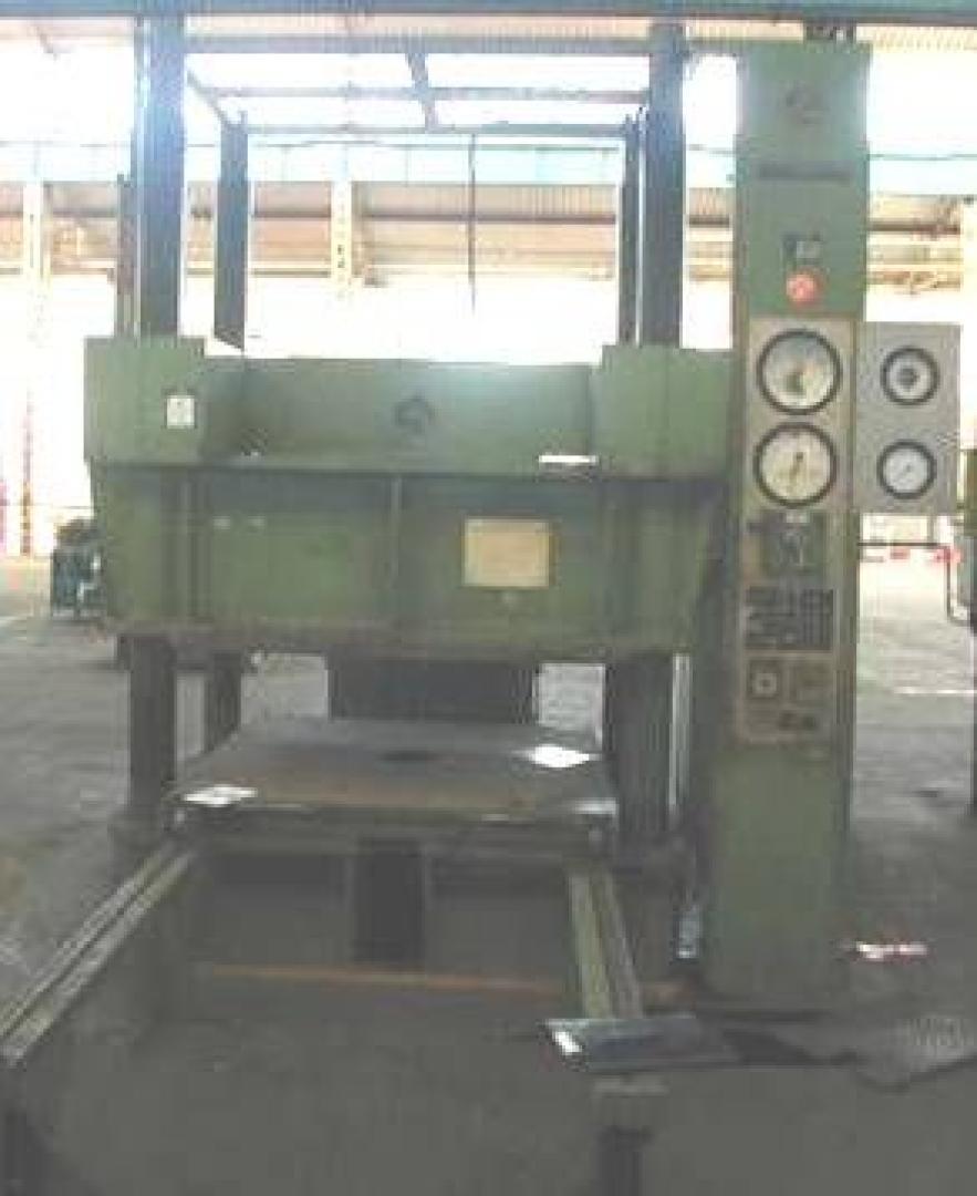 gebrauchte Maschinen sofort verfügbar 4-Säulenpresse - Hydraulisch DIEFFENBACHER PU5 330A