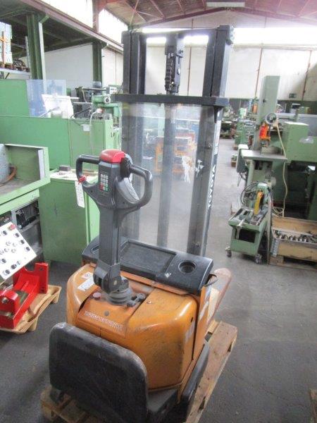used Pallet truck / forklift Electric lift truck TOYOTA 7 SM 10 / 24 V