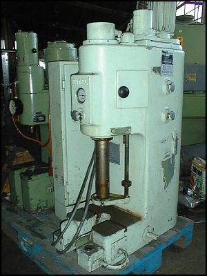 gebrauchte Maschinen sofort verfügbar Hydraulische Presse EITEL TP 2.5 S