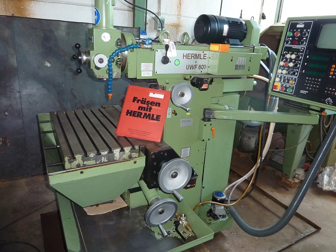 gebrauchte Maschinen sofort verfügbar Werkzeugfräsmaschine - Universal HERMLE UWF 801