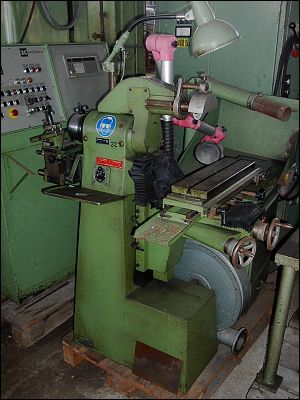 gebrauchte Maschinen sofort verfügbar Werkzeugschleifmaschine - Universal SIMON L 15