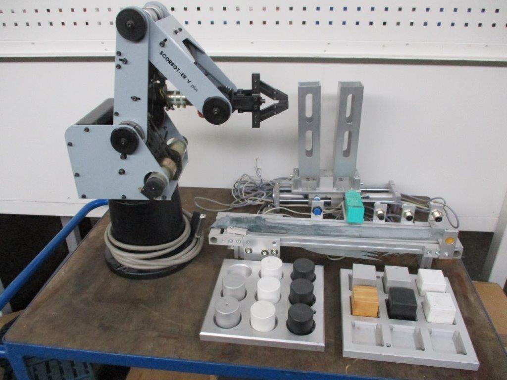 gebrauchte verschiedene Einrichtungen Roboter - Handling SCORBOT - ER V plus